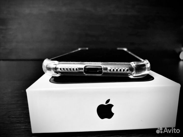 Чехол на iPhone с кармашом под карту