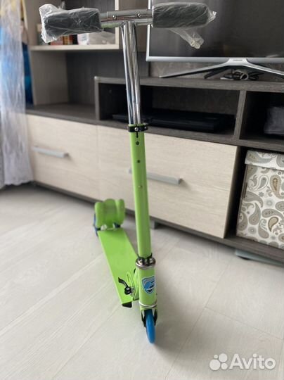 Самокат детский трехколесный новый