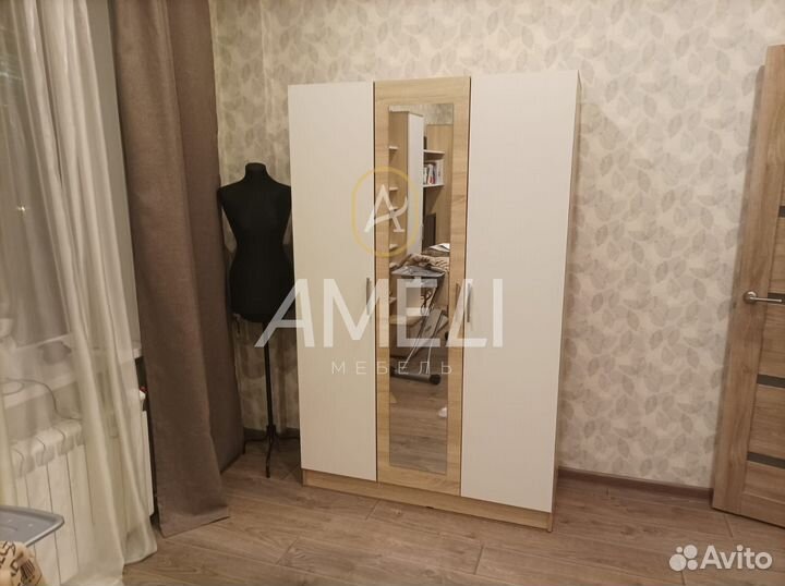Шкаф с зеркалом для одежды