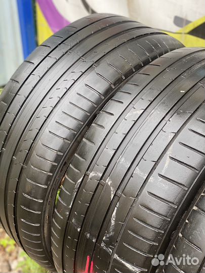 Pirelli P Zero PZ4 235/35 R19