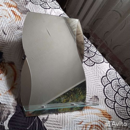 Зеркало в ванную с полочкой