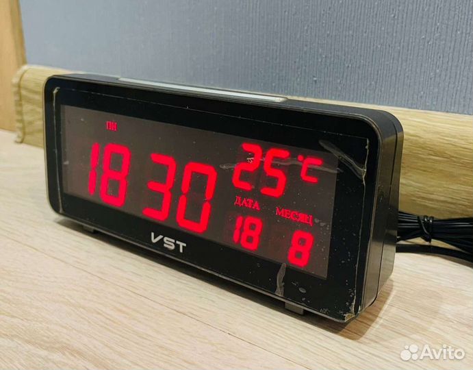 Часы электронные с датчиком температуры