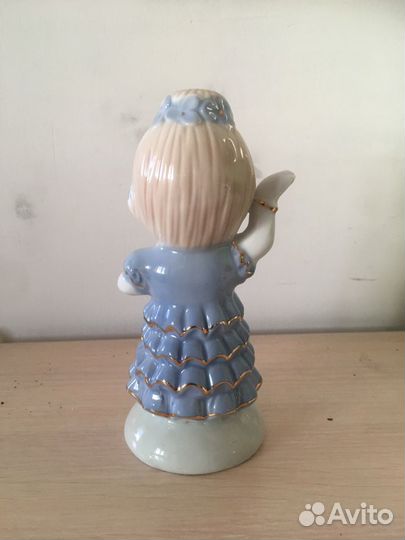 Девочка фарфоровая