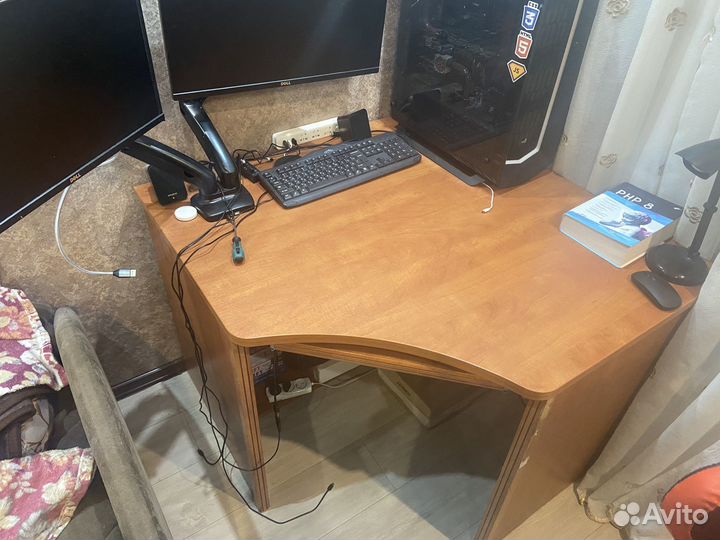 Компьютерный стол