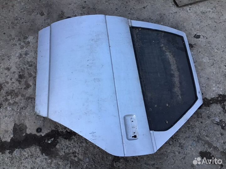 Задняя левая дверь Ваз 2111