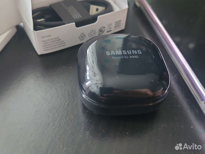 Беспроводные наушники Samsung Galaxy Buds Live