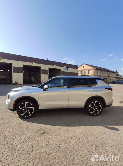 Mitsubishi Outlander 2.5 CVT, 2022, 22 000 км