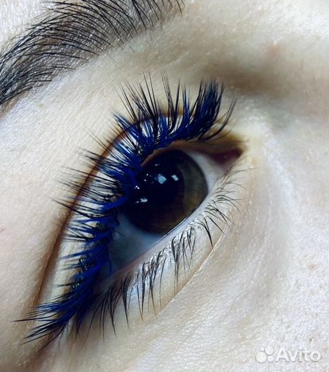 Наращивание ресниц и оформление бровей