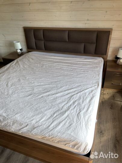 Кровать двухспальная без матраса