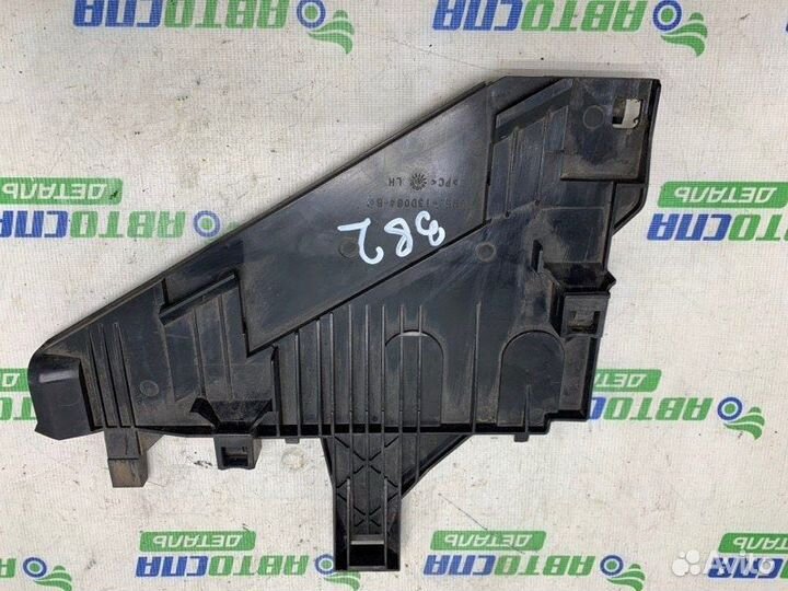 Кронштейн фары передний левый Land Rover