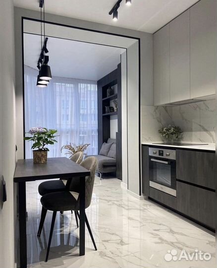 Угловая кухня на заказ с подсветкой