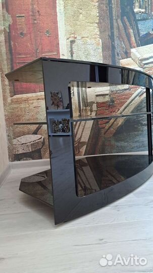 Стеклянная тумба под тв