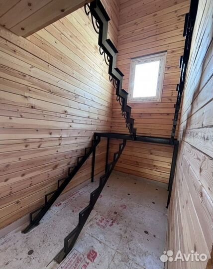 Металлическая лестница