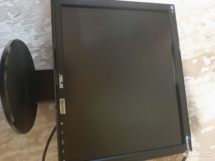 Монитор Asus 17