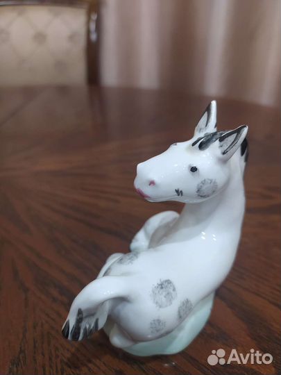 Фарфоровая статуэтка Лошадка Дулево СССР