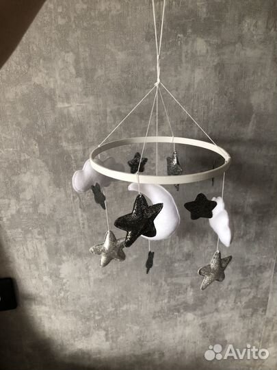 Мобиль на кроватку из фетра