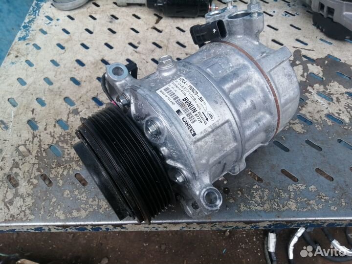 Компрессор кондиционера Range Rover Velar Evoque