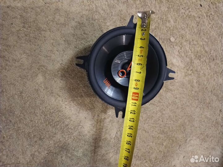 Динамики в авто JBL