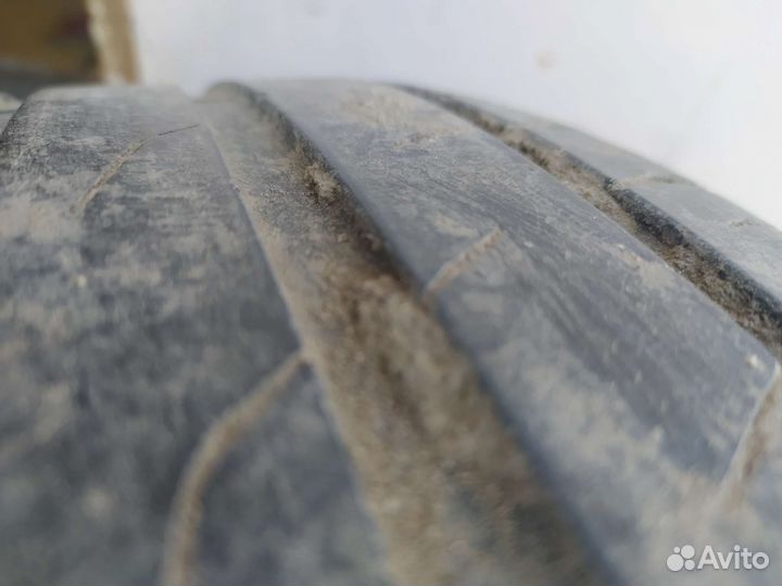 Toyo 310 215/60 R17 96