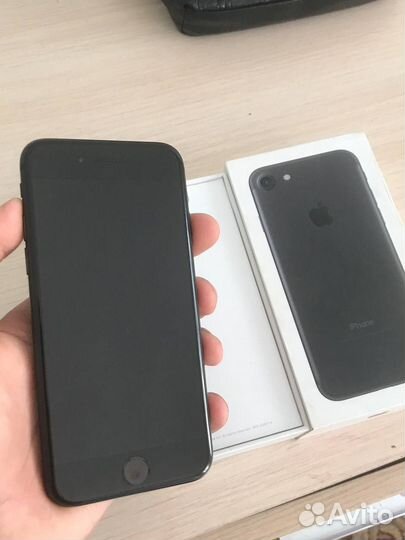 Телефон iPhone 7
