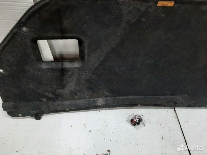 Mazda 3BK утеплитель капота