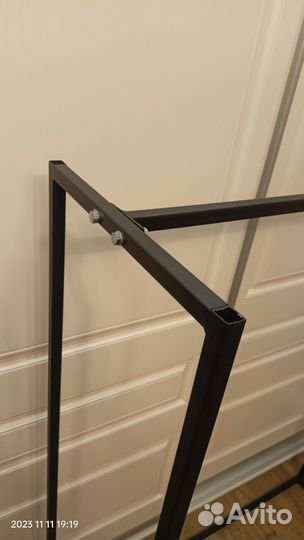 Вешалка для одежды напольная металлическая