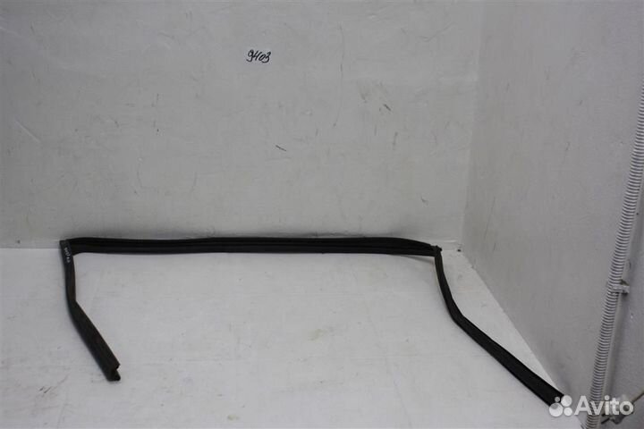 Уплотнитель стекла двери передней правой Nissan X