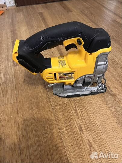 Аккумуляторный лобзик Dewalt DCS331