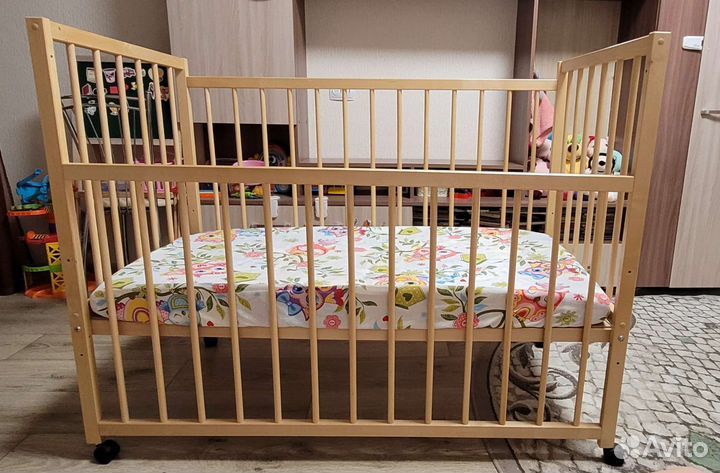 Детская кроватка