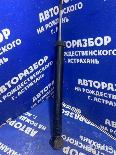 Задний амортизатор Renault Duster кроссовер 2014