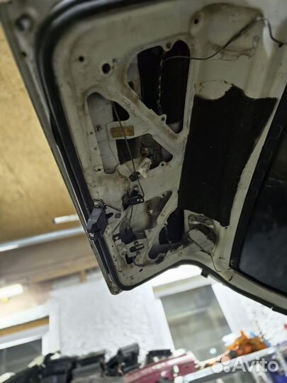 Крышке багажника LADA Priora хэтчбек