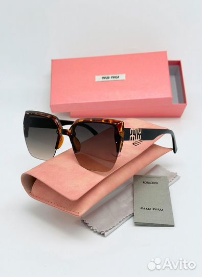 Солнцезащитные очки Miu Miu