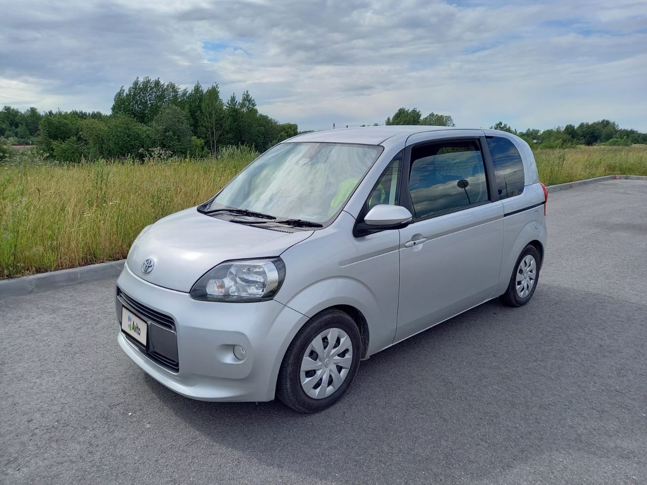 Toyota Porte: фото владельца