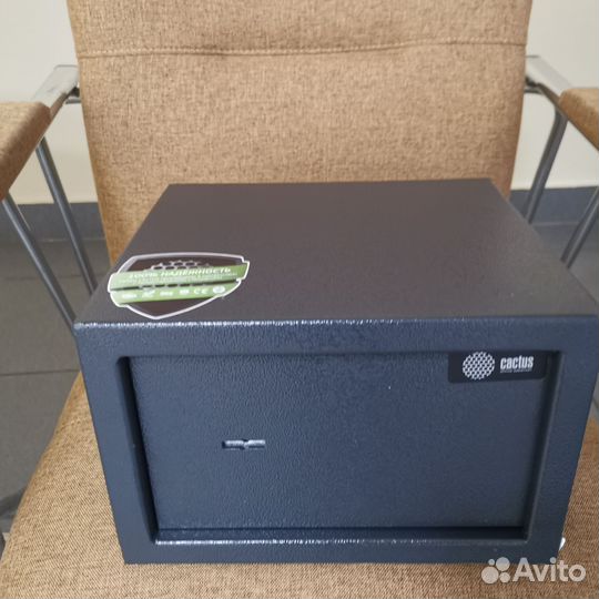 Сейф металлический