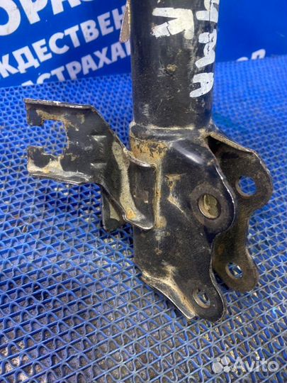 Передняя левая стойка амортизатора Nissan Maxima