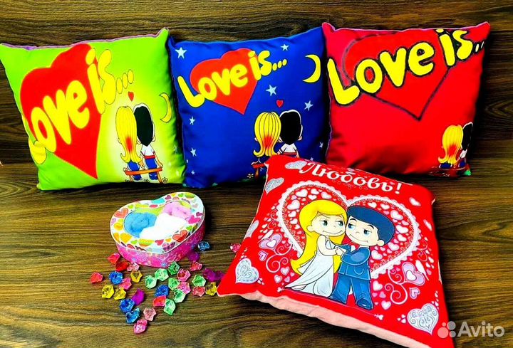 Подушечки love IS