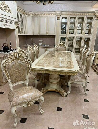 Стол и стулья