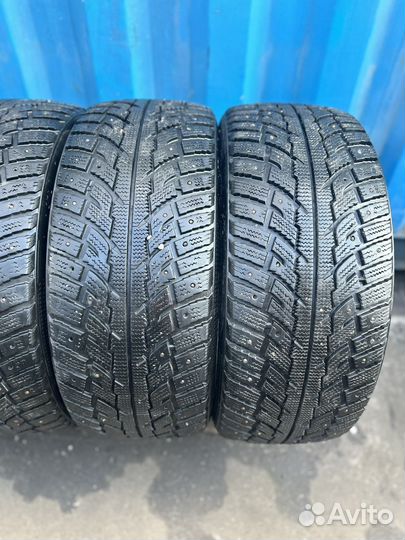 Marshal I'Zen RV Stud KC16 235/55 R17 103T