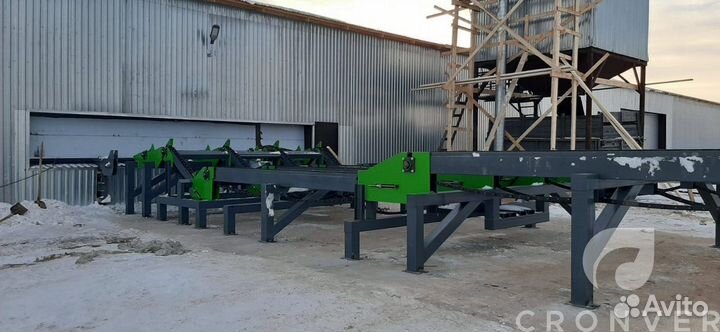 Поперечный транспортёр с разобщителем бревна