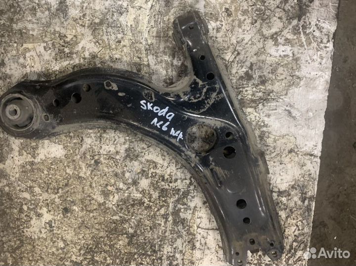 Рычаг левый Skoda Octavia А4
