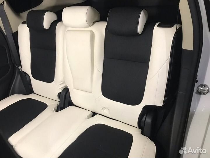 Чехлы на Mitsubishi Outlander 3