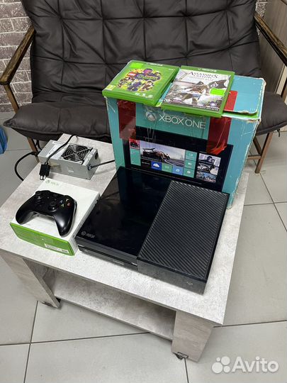 Xbox One 500гб, 1 геймпад, игры