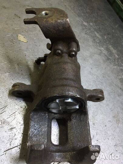 Суппорт задний левый хонда аккорд 2008г