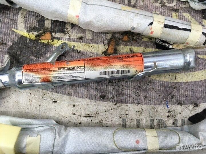 Шторка безопасности правая Mazda 3 BK 1.6 Z6