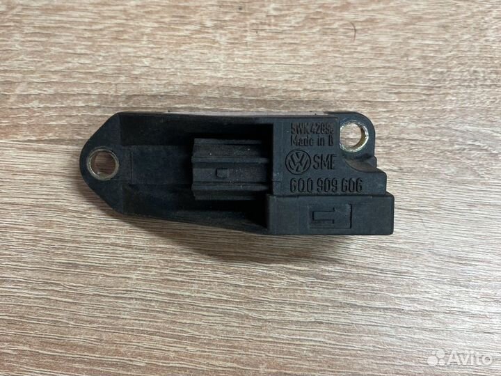 Датчик air bag VAG 6Q909606