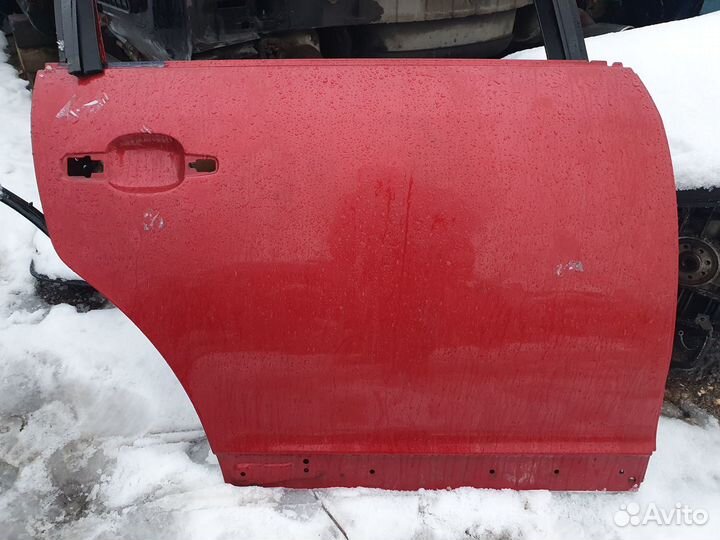 Дверь задняя правая Citroen C4 красная хетчбек с4