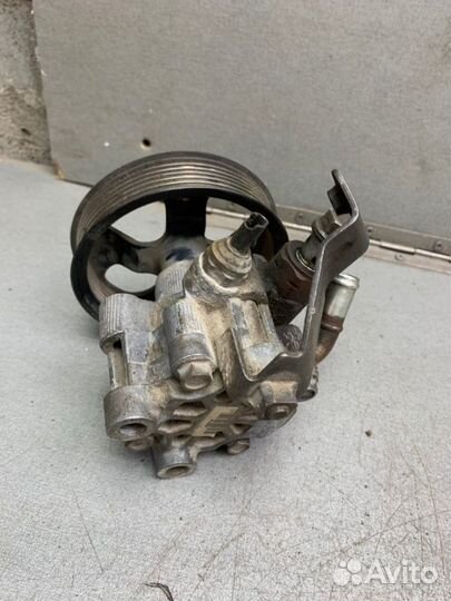 Насос гидроусилителя руля Toyota Avensis T250