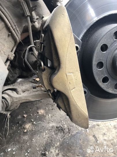 Ауди а8 4.2л.передние тормозные диски и суппорта