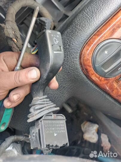 Переключатель поворотов подрулевой Opel Omega B
