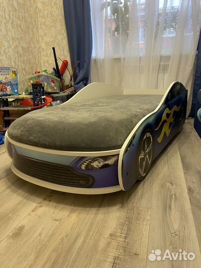 Детская кровать машина